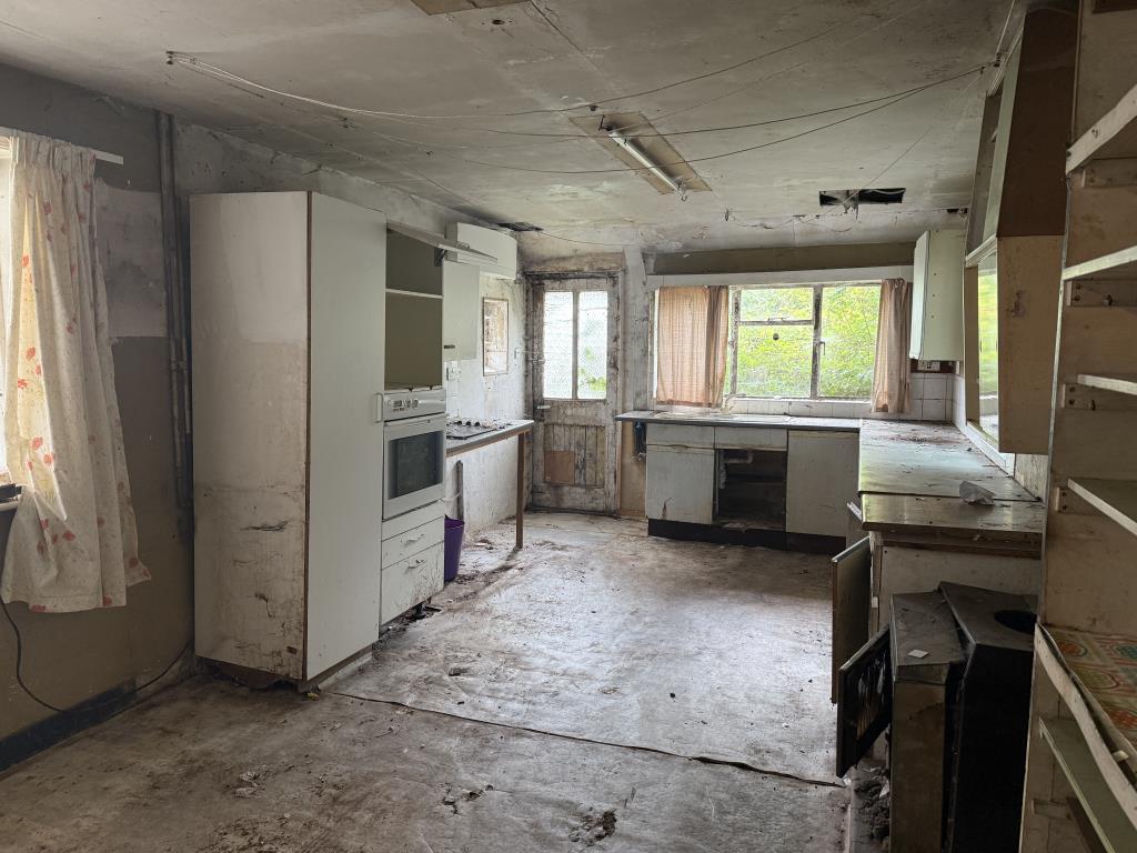Lot: 113 - FOUR-BEDROOM DETACHED HOUSE ON PLOT OF 0.37 ACRES FOR IMPROVEMENT OR REDEVELOPMENT - Kitchen